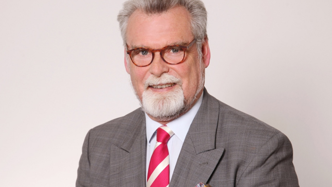 Portraitaufnahme von Justizminister Herbert Mertin